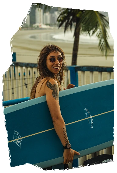 Surfista com prancha New Advance